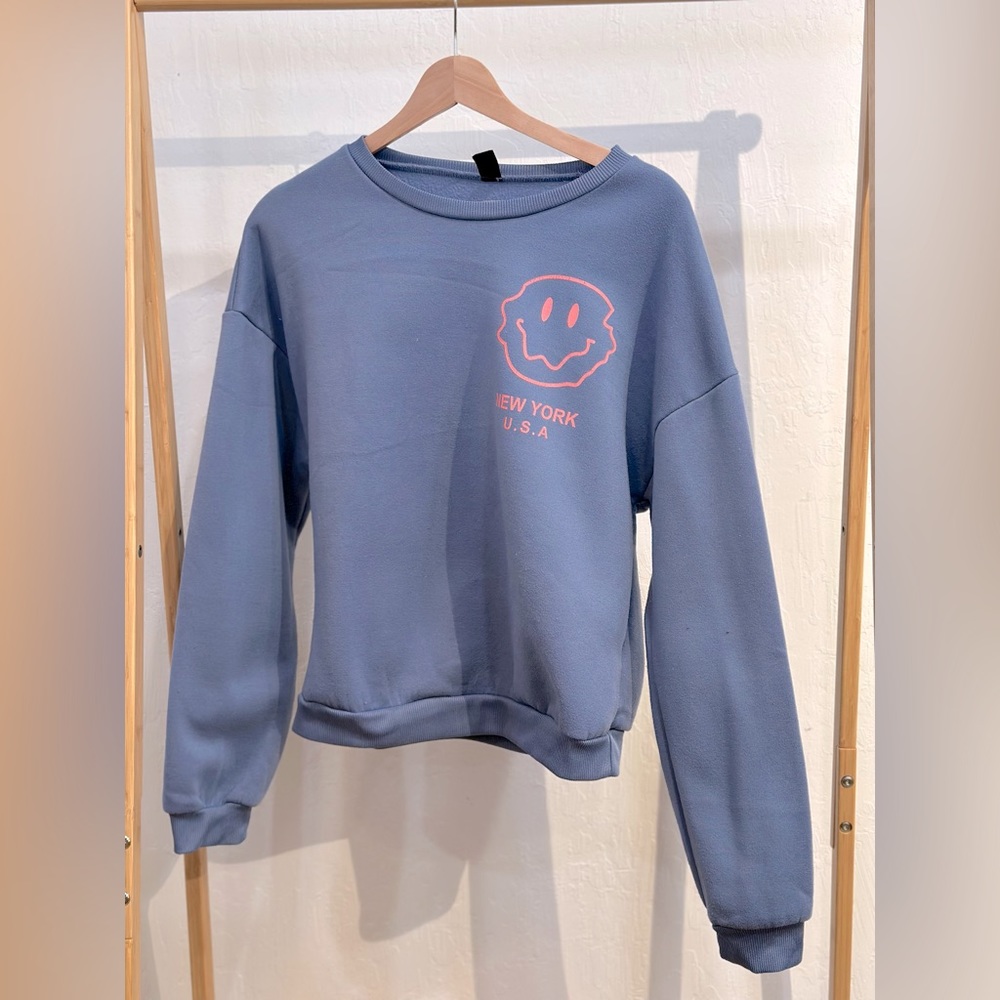 Periwinkle Crew Neck! “New York, USA”